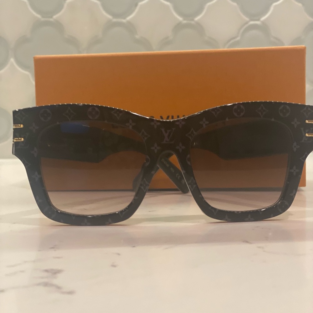 LV Sunglasses purchased in 2/2022. LV Blade Square Sunglasses. Grey/Black.